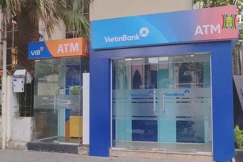 Chuyển đổi số, máy ATM có đi vào quên lãng?