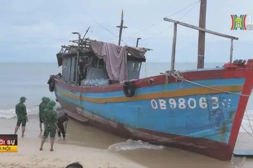 Quảng Bình kịp thời hỗ trợ tàu cá gặp nạn trên biển
