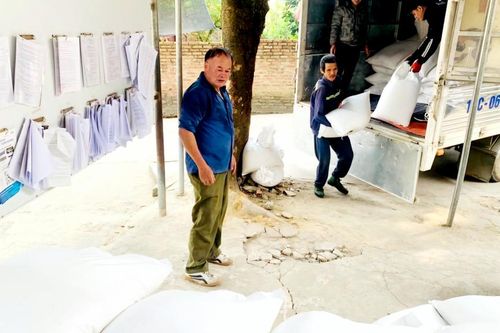 Toàn tỉnh tiếp nhận và phân bổ hơn 845 tấn gạo cứu đói giáp hạt