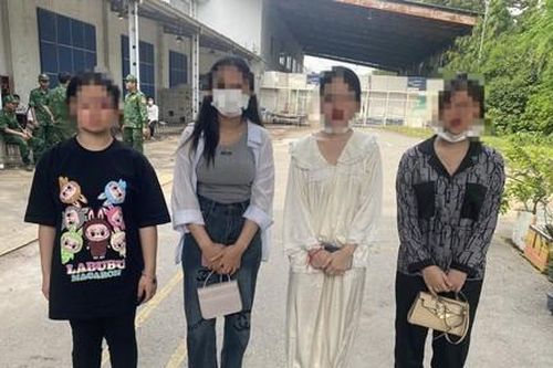 Tiếp nhận 39 công dân Việt Nam từ Campuchia, trong đó có 4 cô gái bị bán