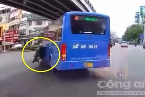 Vụ xe buýt vượt ẩu, gây tai nạn ở Q.Tân Bình: Tìm người điều khiển xe máy