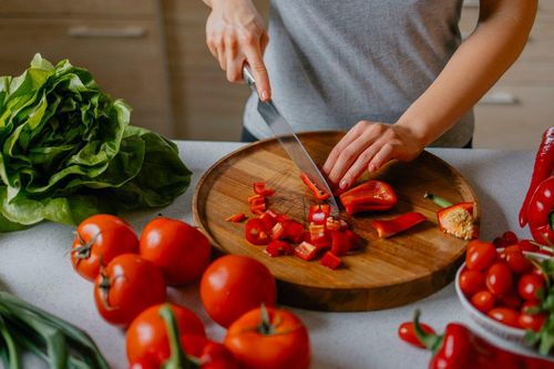Cách làm dịu tay bỏng rát do dính ớt