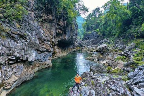 Khám phá hệ thống hang động Hung Thoòng nằm sâu trong khu rừng nguyên sinh