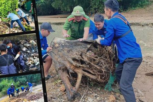 Đoàn viên thanh niên hăng hái tham gia làm sạch, khơi thông dòng chảy sông