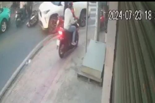 TPHCM: Công an xác minh vụ xe ô tô đi ngược chiều va chạm với xe máy
