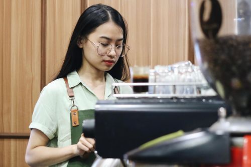 Giới trẻ Trung Quốc bỏ việc lương cao, chọn lao động tay chân