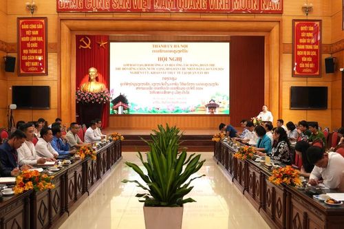Quận Tây Hồ trao đổi kinh nghiệm phát triển Đảng với đoàn cán bộ Viêng Chăn