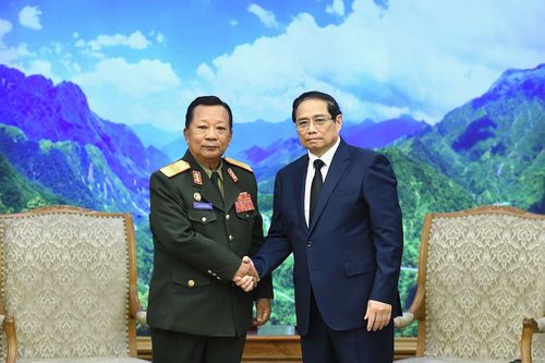 Thủ tướng Phạm Minh Chính tiếp Phó Thủ tướng, Bộ trưởng Quốc phòng Lào