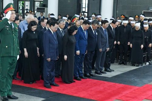 Nguyện suốt đời học tập, noi theo tấm gương hết lòng vì nước, vì dân của Tổng Bí thư Nguyễn Phú Trọng