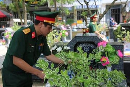Bệnh viện Bỏng Quốc gia Lê Hữu Trác viếng nghĩa trang liệt sĩ tại các địa phương