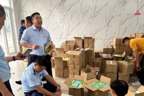 Chặn sách giáo khoa giả vào trường học