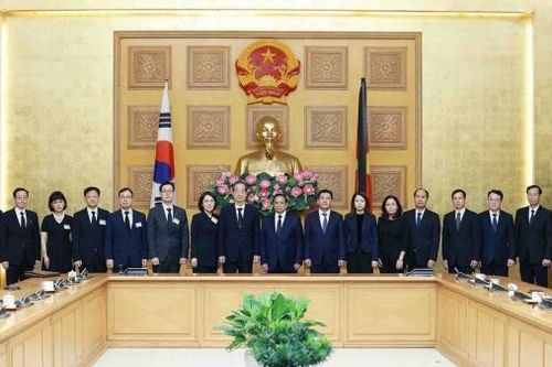 Thủ tướng Phạm Minh Chính tiếp Thủ tướng Hàn Quốc Han Duck Soo