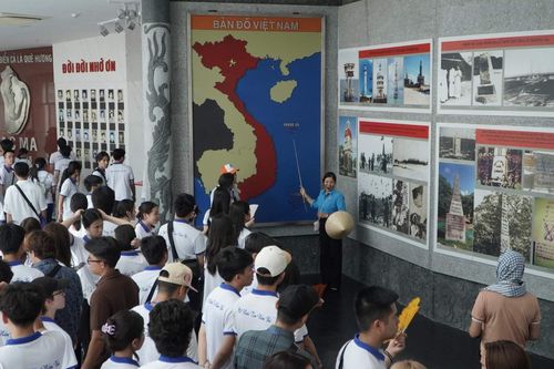 Trại hè Việt Nam 2024: Kiều bào trẻ hướng về biển đảo quê hương