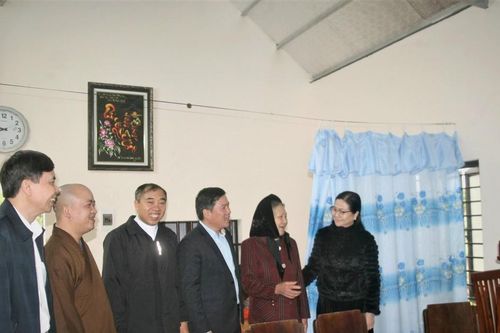Ấm tình đoàn kết tôn giáo từ những mái nhà cho người nghèo: Bài 1 - Mưa to, gió lớn không còn phải lo chui… gậm giường