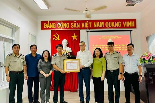 Phó Cục trưởng Cục THADS tỉnh Phú Yên được Ban Thường vụ Tỉnh ủy tặng Bằng khen