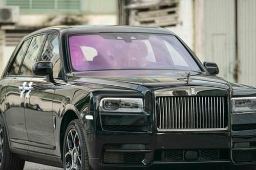 Cận cảnh Rolls-Royce Cullinan Black Badge 2024 vừa về Việt Nam
