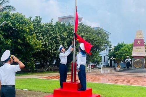 Đảo Trường Sa treo cờ rủ tưởng nhớ Tổng Bí thư Nguyễn Phú Trọng