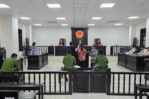 Dùng sổ đỏ giả để lừa gần 1,3 tỷ đồng