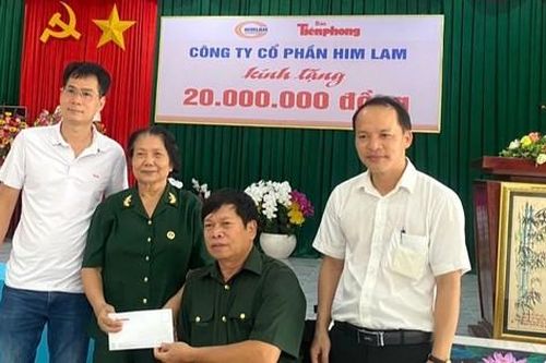 Công ty Him Lam và báo Tiền Phong tặng quà cho Trung tâm Điều dưỡng Thương binh và Người có công Long Đất