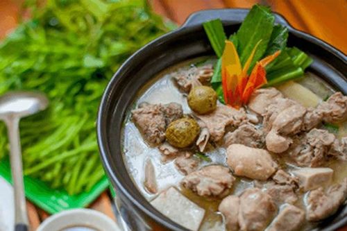 Cách làm lẩu vịt om sấu thơm ngon, đơn giản tại nhà