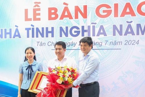 Hùng Nhơn Group trao tặng nhà tình nghĩa tại Tây Ninh