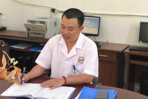Bác sĩ cấp cứu bé trai đuối nước: 'Nghe tiếng tim con đập trở lại, tôi chảy nước mắt'