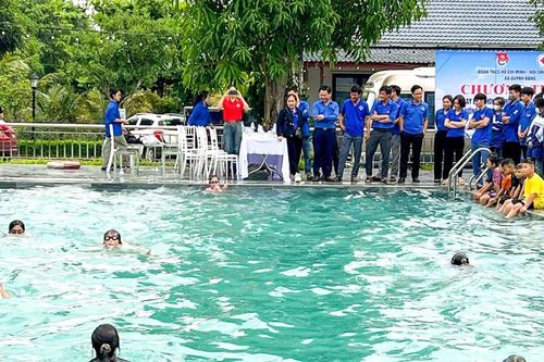 Nhiều khó khăn trong việc triển khai dạy bơi cho trẻ