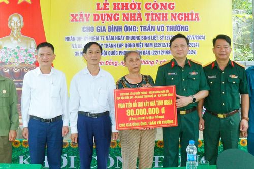 Bộ Chỉ huy Quân sự tỉnh trao hỗ trợ xây dựng Nhà tình nghĩa tại huyện Thanh Chương