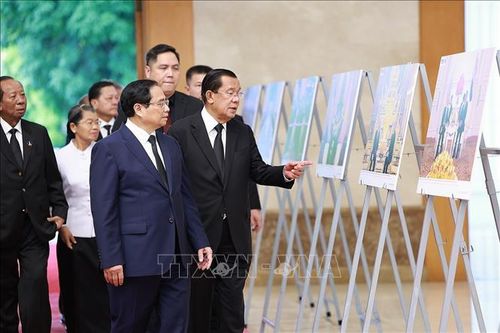 Thủ tướng Phạm Minh Chính tiếp Chủ tịch Đảng Nhân dân Campuchia Samdech Hun Sen