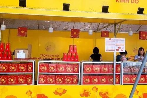 Bánh trung thu rục rịch xuống phố, tiểu thương ngóng khách mua