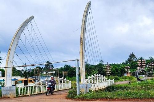 Lâm Đồng: Cầu dân sinh xây dựng không phép bị buộc tháo dỡ