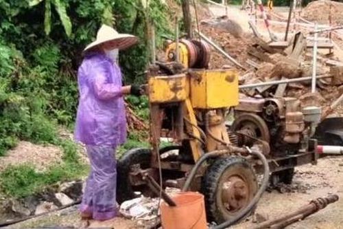 Nghệ An: Khoan thăm dò địa chất tại điểm sụt lún trên Quốc lộ 16