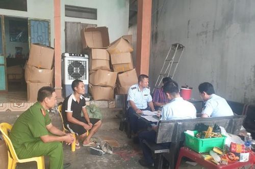 Chuyển Cơ quan điều tra vụ bán hơn 8.000 đôi dép giả