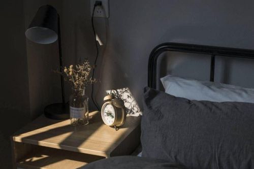 Trong phòng ngủ nếu có 4 thứ này thì nên vứt chúng đi ngay kẻo mang họa: Vật đầu tiên 99% gia đình đều có!