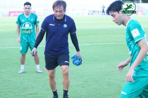 Chia tay đội bóng Việt Nam, cựu HLV HAGL chưa chốt tương lai
