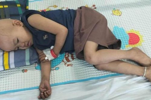 Chung tay níu sự sống cho bé gái 4 tuổi mắc căn bệnh quái ác