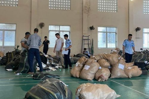 Chuyển cơ quan điều tra vụ phát hiện kho hàng giả giá trị hơn 1,4 tỷ đồng tại Bắc Giang