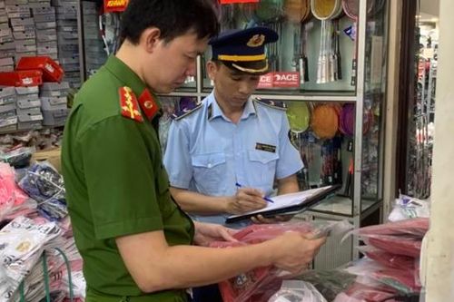 Thanh Hóa: Phát hiện hơn 2.800 sản phẩm có dấu hiệu giả mạo nhãn hiệu nổi tiếng