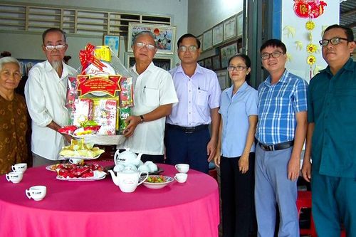 Bí thư Huyện ủy Tri Tôn thăm gia đình chính sách, hộ dân bị ảnh hưởng thiên tai