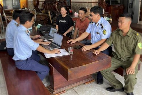 Cơ quan chức năng kiểm tra quán ăn ở Vạn Ninh bị tố 'chặt chém'
