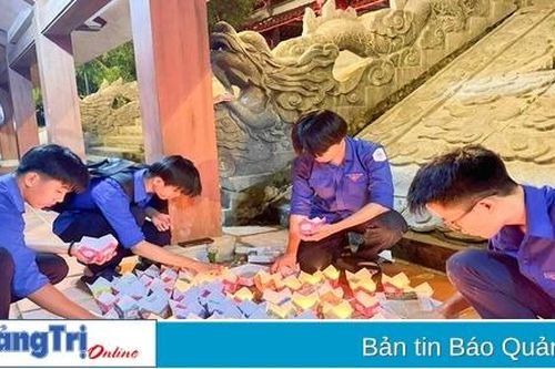 Thắp sáng ngọn lửa tri ân trên dòng Thạch Hãn
