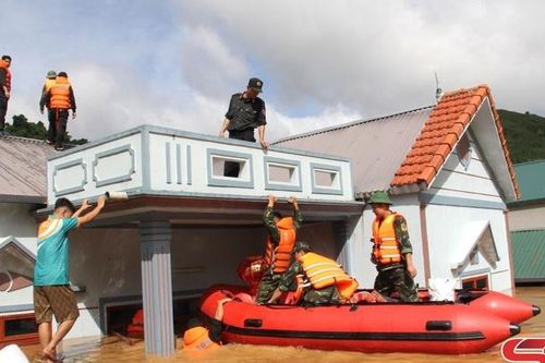 Hỗ trợ, di dời nhân dân bản Phứa Cón, phường Chiềng An bị mắc kẹt