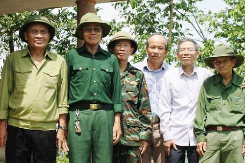Người dựng miếu Cột Cờ bên dòng Tả Trạch