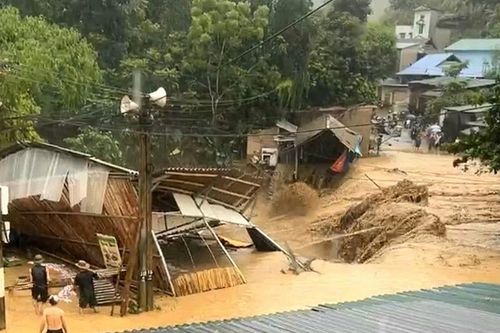 Thanh Hóa: Mưa lớn gây thiệt hại nhà cửa, hư hỏng cục bộ nhiều tuyến đường