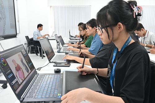 Ứng dụng công nghệ số trong đào tạo ngành thiết kế đồ họa