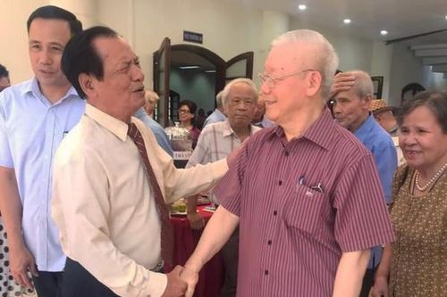 Tổng Bí thư Nguyễn Phú Trọng trong ký ức những người bạn học ở miền Trung