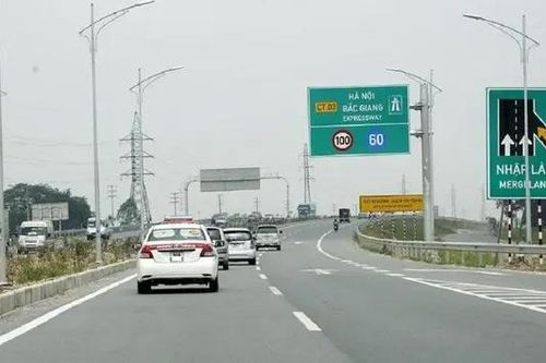 Đi chậm bám làn trái trên cao tốc và những hệ lụy