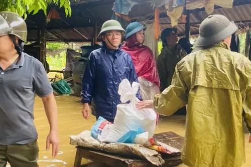 Kịp thời hỗ trợ ngập úng cục bộ tại xã Bình Yên