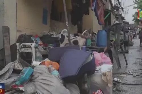 Người dân Philippines trở về nhà sau mưa lũ lớn, lở đất