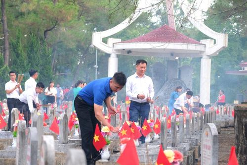 Linh thiêng Nghĩa trang liệt sĩ quốc gia Trường Sơn